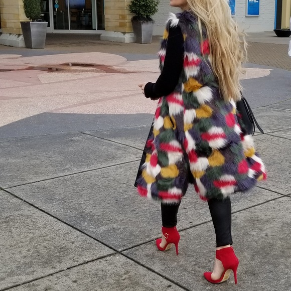 Statement Faux Fur Vest - Picture 3 of 4